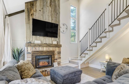 Colorado Springs Casa | Farmhouse | Entertaining Deck | Forest Serenity