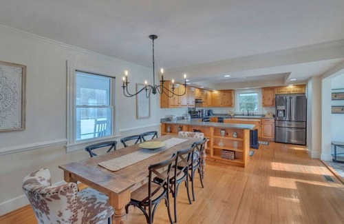 Nelson Casa | Farmhouse getaway for family vacations and friend retreats - heated pool, amazing views, close to wineries/breweries