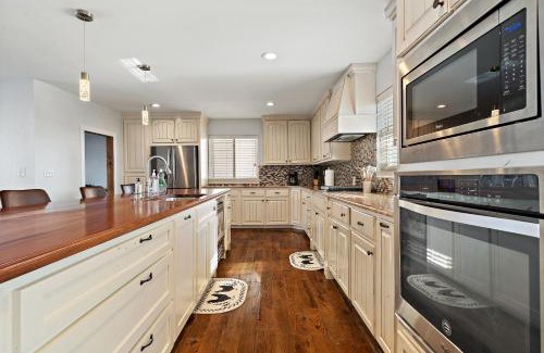 Sachse Casa | Farmhouse getaway with 3-acres of land