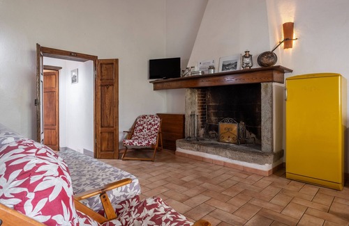 Arcidosso Otro | Casa rural "Girasole" con piscina compartida, jardín privado y Wi-Fi