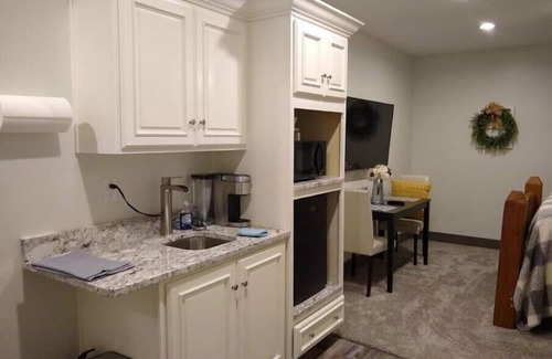 North Ogden Apartamento | Farmhouse Guest Retreat w/huge jetted tub for 2