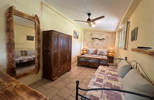 Pitigliano Otro | Casa rural "Gufo" con piscina compartida, terraza privada y Wi-Fi