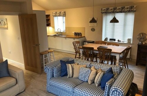 Chichester Casa | Farmhouse Holiday Lodge, near West Wittering beach, Chichester & Goodwood