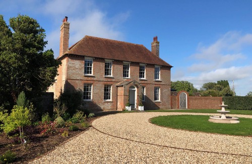Chichester Casa | Farmhouse Holiday Lodge, near West Wittering beach, Chichester & Goodwood
