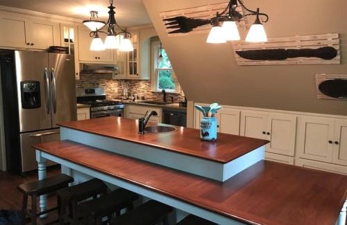 Gainesville Casa | Farmhouse in a Peaceful Paradise with Huge Hot tub