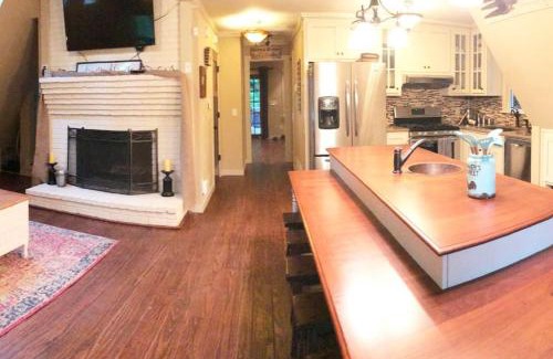 Gainesville Casa | Farmhouse in a Peaceful Paradise with Huge Hot tub