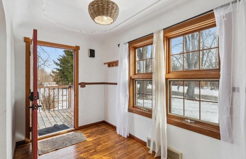 East Leroy Casa | Farmhouse in Battle Creek whit hub tube