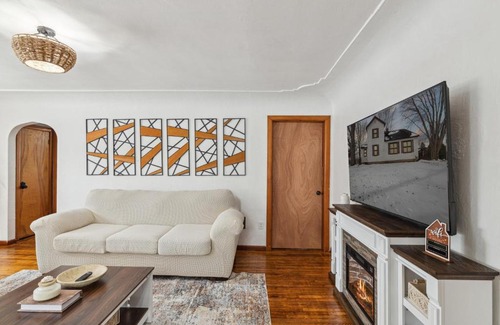 East Leroy Casa | Farmhouse in Battle Creek whit hub tube