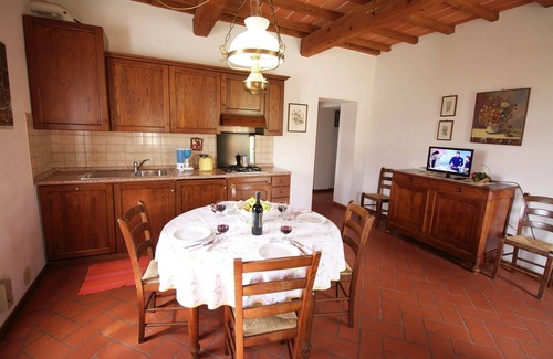 Poppi Apartamento | Casa rural en Poppi con piscina y vistas
