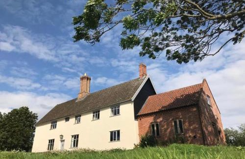Harleston Casa | Farmhouse in Suffolk with wild swimming & hot tub