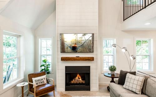 Gatlinburg Villa | Farmhouse in the Burg