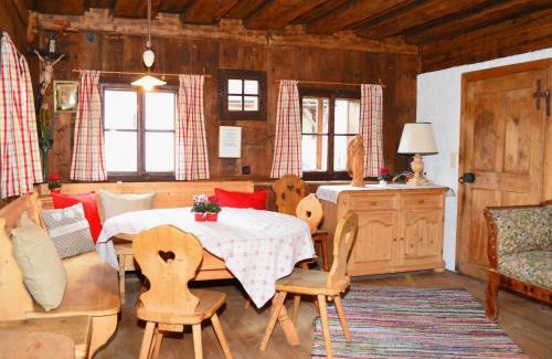 Weisspriach Casa | Farmhouse in Weißpriach near Mountain Lakes