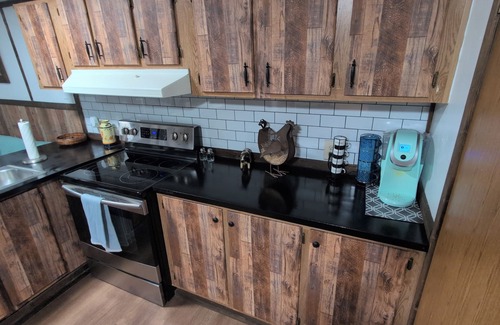 Dayton Casa | Farmhouse mobile home with Wi-Fi, AC in lovely Dayton