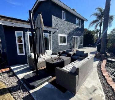 Vista Casa | Farmhouse, Modern Kitchen, Yard