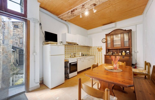 Nasino Otro | Casa rural "Nonnamelia - Casa Nel Borgo" con vistas a la montaña, Wi-Fi y aire acondicionado.