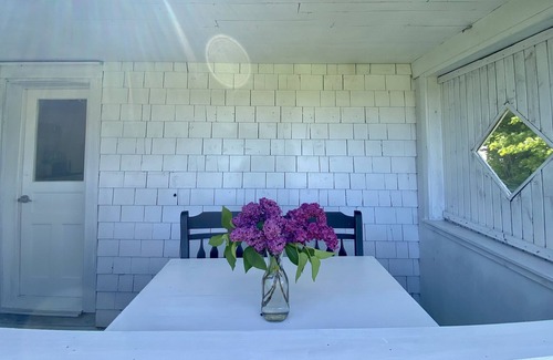 Bay of Fundy & Annapolis Valley Casa | Farmhouse offers great sunsets and orchard/north mountain views.