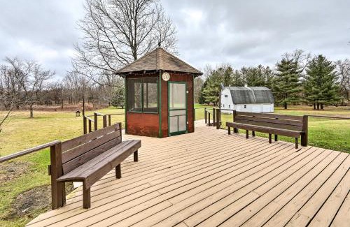 Pickerington Casa | Farmhouse on 5 Wooded Acres with Hiking On-Site!