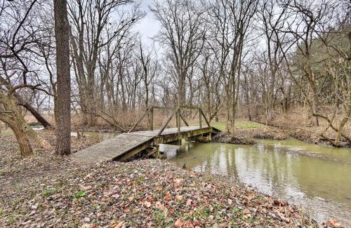 Pickerington Casa | Farmhouse on 5 Wooded Acres with Hiking On-Site!