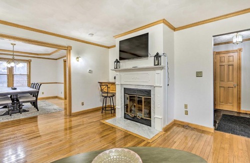 Pickerington Casa | Farmhouse on 5 Wooded Acres with Hiking On-Site!