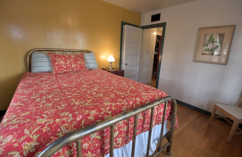 Vanderpool Otro | FarmHouse on the Creek near Parks & Winery