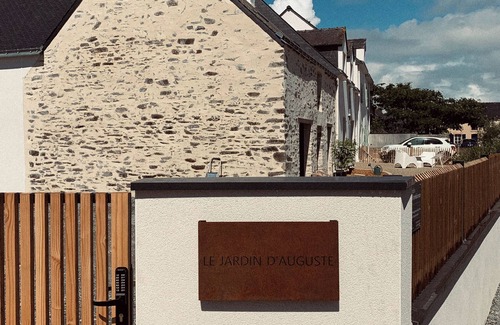 Penestin Casa | Farmhouse renovated into charming 2-person apartment, close to beaches.