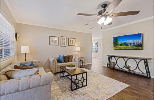 Wheeler Ridge Casa | Farmhouse Retreat
