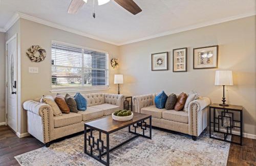 Wheeler Ridge Casa | Farmhouse Retreat