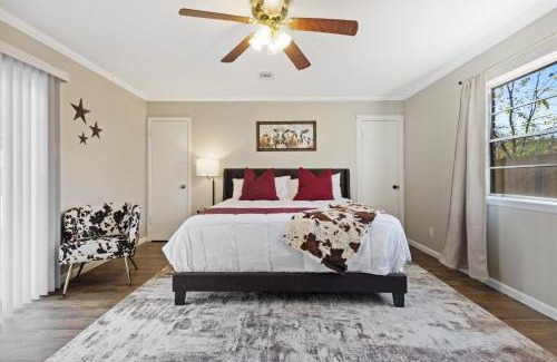 Wheeler Ridge Casa | Farmhouse Retreat