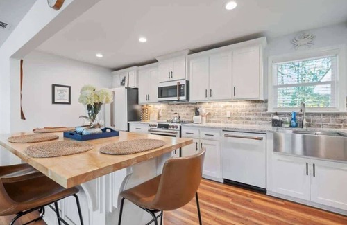 Richmond Hill Casa | Farmhouse Retreat near Savannah