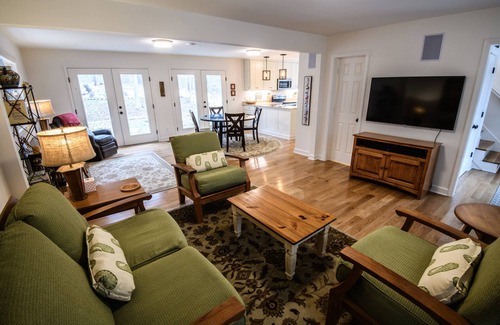 Hurdle Mills Casa | Farmhouse Retreat