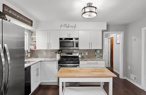 West Mifflin Otro | Farmhouse Retreat with Big Yard