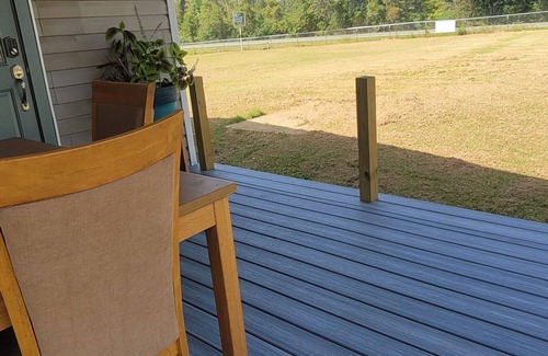 Cottondale Casa | Farmhouse room 15minutes to, caverns state park Falling waters chipley Florida