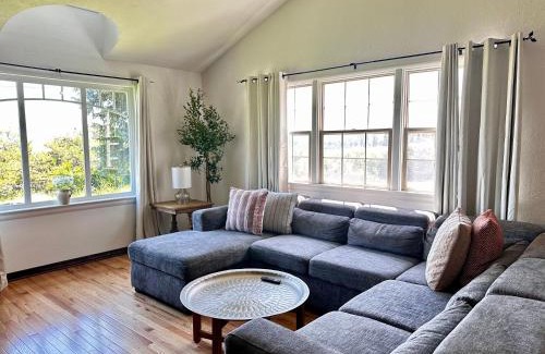 Medford Casa | Farmhouse Rv - Sunset Pergola - Fire Pit - Views