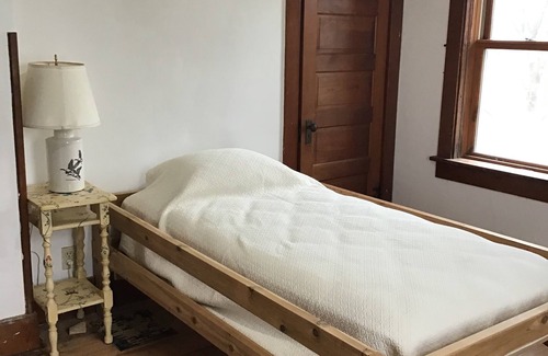 Viroqua Otro | Farmhouse stay the Driftless way 3 mi from VRQ: walking trails, yoga room, views