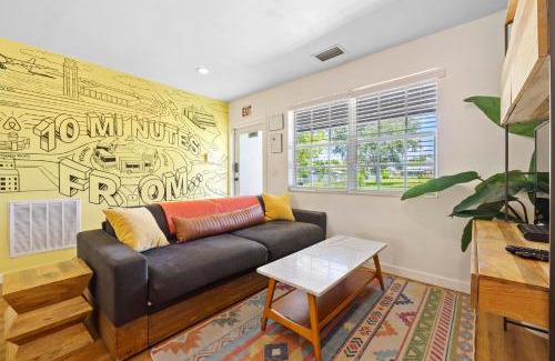Little Ranches Casa | Farmhouse style Home- near Hollywood Beach/Hot Tub!