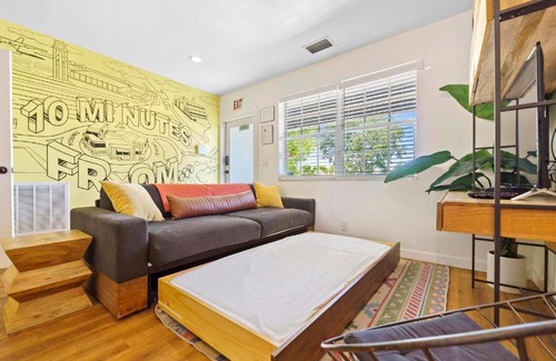Little Ranches Casa | Farmhouse style Home- near Hollywood Beach/Hot Tub!
