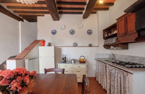 Dicomano Otro | Casa rural 'Universal Harmony - Nibbio' con vistas a la montaña, piscina compartida y Wi-Fi