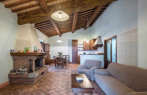 Castiglione d'Orcia Villa | Casa rural 'Villa Agriturismo Il Pratone' con vistas a la montaña, piscina privada y Wi-Fi