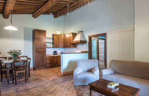 Castiglione d'Orcia Villa | Casa rural 'Villa Agriturismo Il Pratone' con vistas a la montaña, piscina privada y Wi-Fi