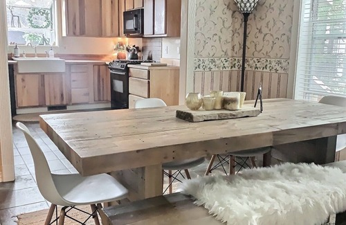 Cloudcroft Casa | Farmhouse Victorian Perfect Cloudcroft Location!