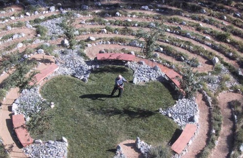 Georgetown Otro | Farmhouse w/yoga studio, 1 acre pond, gigantic labyrinth, multiple hiking trails