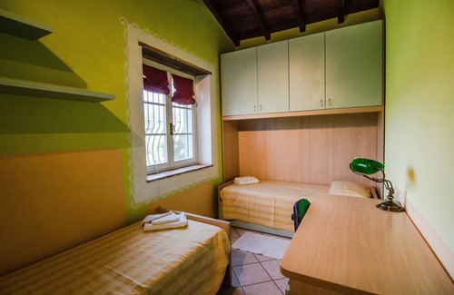 Mologno Otro | Farmhouse with Farm in the hills of Barga: Il Loggiato