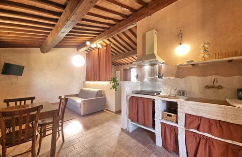 Gualdo Cattaneo Apartamento | Farmhouse with panoramic views surrounded by forest in the center of Umbria