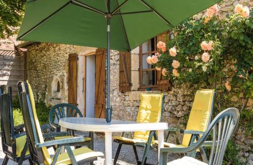 Thenon Casa | Farmhouse with private pool, large garden and playground
