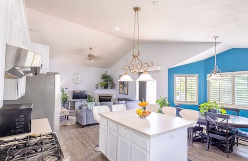 Farmington Casa | Farmington Gem 6BR Private Fenced Yard Sleeps 15