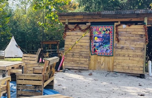 Tallahassee Alquiler De RV | Farmstay- Buckbeak1 Tent/ScreenRoom