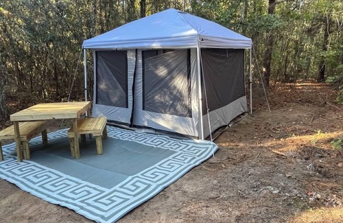 Tallahassee Alquiler De RV | Farmstay- Buckbeak1 Tent/ScreenRoom