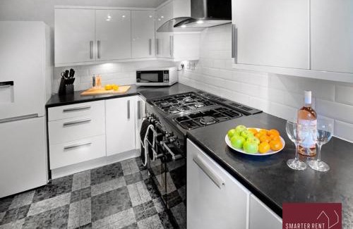 Rushmoor District Apartamento | Farnborough - Peel Court - 2 Bed Parking & Garden
