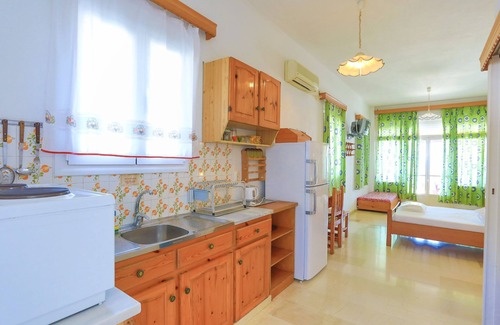 Gaios Apartamento | Faros Tria, Gaios Family studio, sleeps 3, balcony, views