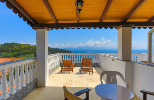 Gaios Apartamento | Faros Tria, Gaios Family studio, sleeps 3, balcony, views